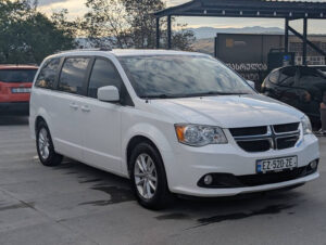 მინივენის დაქირავება მძღოლის გარეშე