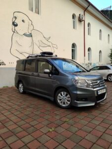 იაფად თბილისში მინივენის ქირაობა